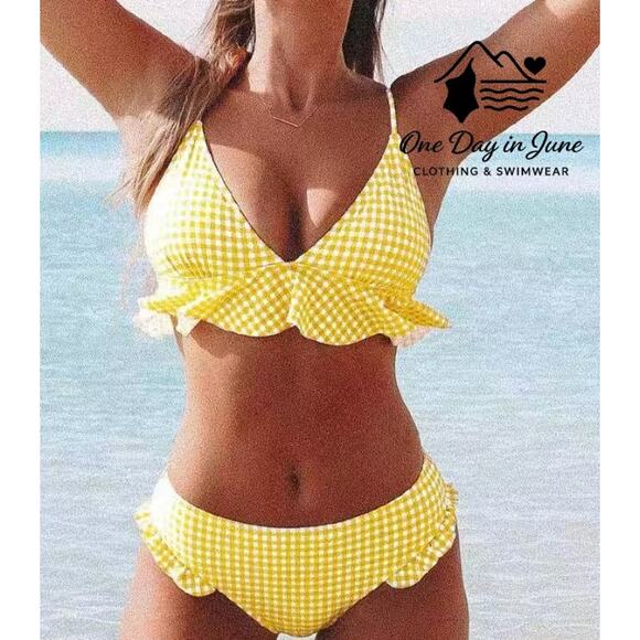 Cupshe Ruffle Triangle Bikini Swimsuit Size M - Picture 1 of 6